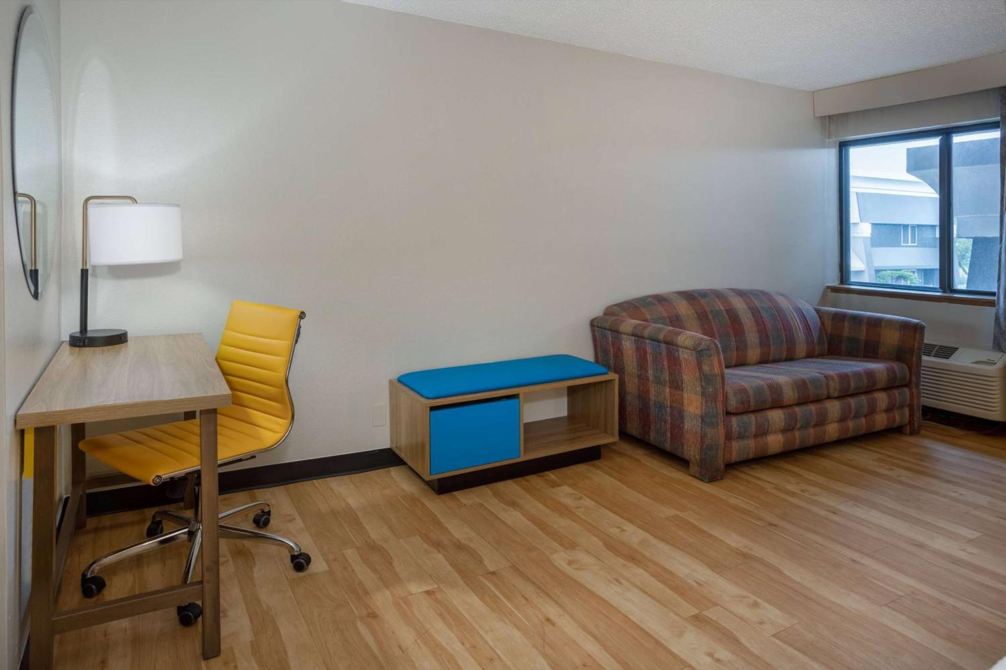 Days Inn By Wyndham Pleasant Prairie Kenosha Екстер'єр фото