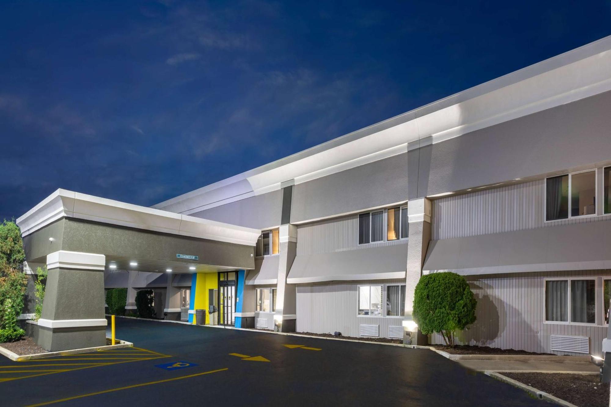 Days Inn By Wyndham Pleasant Prairie Kenosha Екстер'єр фото